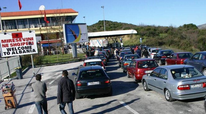 Shqiptaret kthehen per festat: Fluks hyrjesh ne Kapshtice, Kakavije dhe Durres